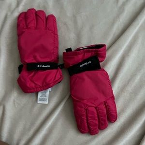 Youth small snow gloves.